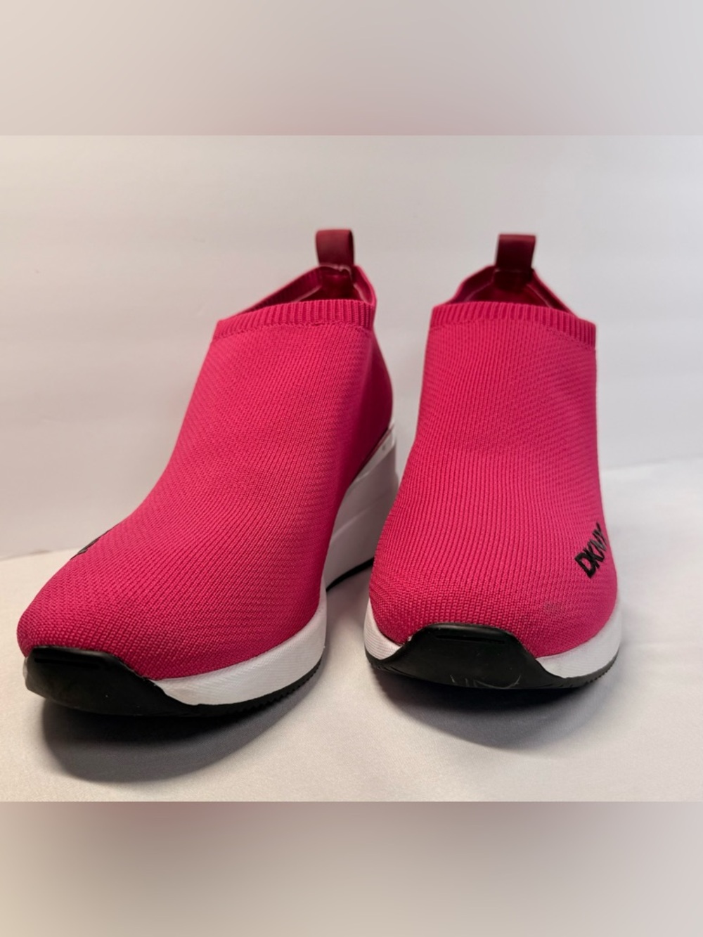 DKNY Pink Slip-On Platform Sneakers Women’s Size 9.5 Knit Wedge Comfort Shoes